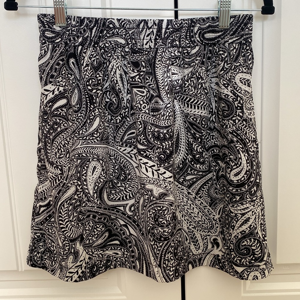 Black & White Paisley Mini Skirt with pockets!